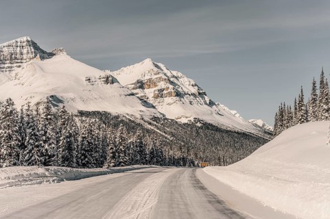 Winter road trip on the Icefields Parkway with lots of snow and ice, Banff National Park, Jasper