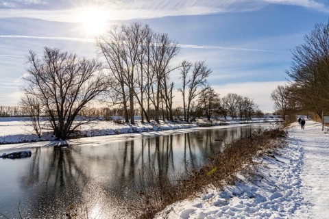 Winter on the frozen Ruhr in Fröndenberg, North Rhine-Westphalia, Germany