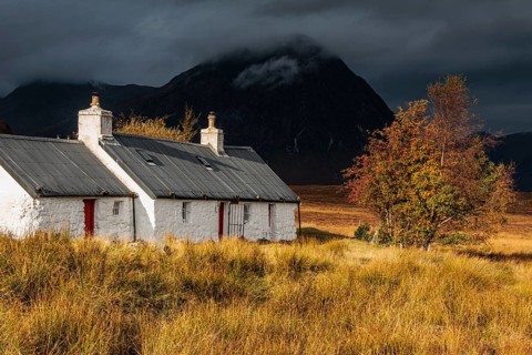 Cottage in front of mountains, cloudy mood, autumn, Blackrock Cottage, Glencoe, Scottish Highlands,