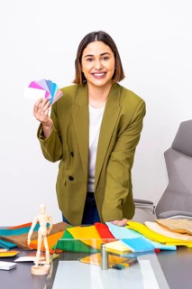 A professional woman of image consultant in a green blazer offers color palette advice in a modern