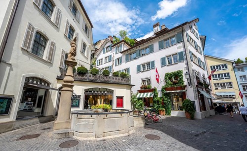 Fountain of the Amazons, Rennweg with historic houses in the old town, Zurich, Switzerland