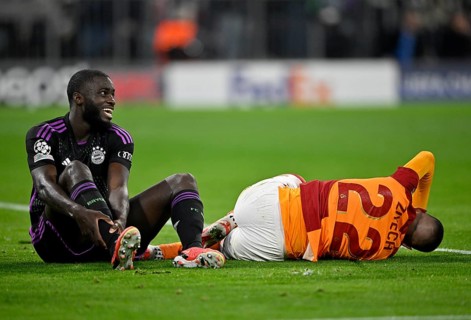Injury, injured after tackle, Dayot Upamecano FC Bayern Munich FCB (02) v Hakim Ziyech Galatasaray