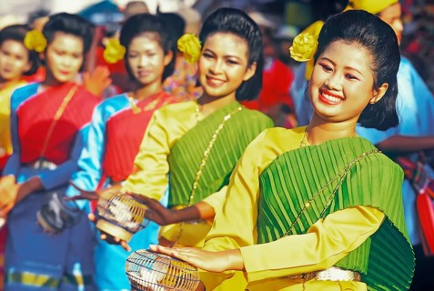 Thai girls performing local dance, King Narai Reign Fair, Lopburi, Thailand, Asia
