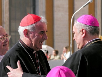 A cardinal and bishop in conversation, first papal audience, Pope Benedict XVI, Ratzinger, 27. 04.