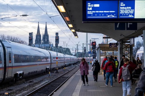 Cologne Trade Fair Centre/Deutz, Platform, Cologne Cathedral, ICE in transit, Cologne, North