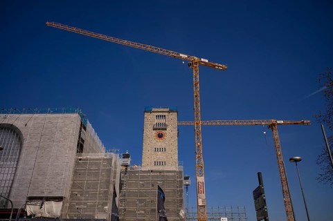 Old Bonatzbau station, station tower equipped, scaffolding, construction cranes, Züblin,
