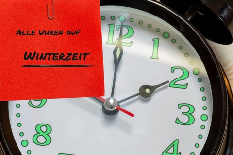 Symbolic image time change, winter time: close-up of an alarm clock set to two o'clock