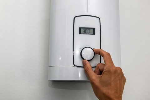 Instantaneous water heater for hot water Shower for showering Washbasin Bidet is set to low-energy