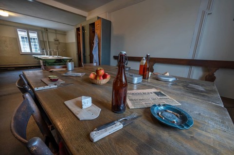 Canteen table, snack table, rear washing area in the former engine valve factory Dietz & Pfriem,