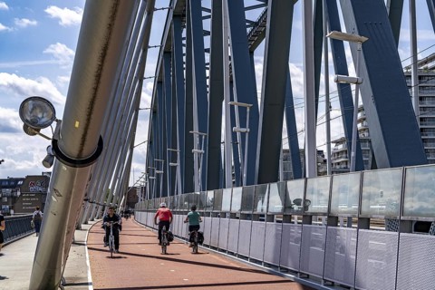 Cycle and pedestrian bridge Snelbinder Brug, over the river Waal near Nijmegen, was added to the
