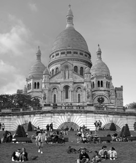 Sacre Coeur de Montmartre, tourists in front of a meadow, black and white, Paris, France