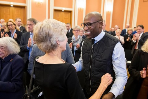 Friede Springer and Joe Chialo (Berlin Senator for Culture and Social Cohesion) at the awarding of
