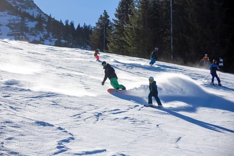 Oberjoch, Bavaria: Best skiing weather on Rose Monday ensures plenty of activity in the ski area