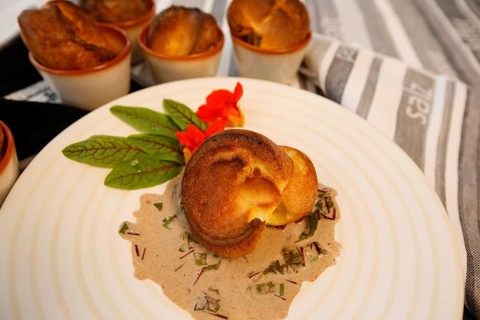 Swabian cuisine, Pfitzauf with sorrel sauce, vegetarian, baked, served on a plate, grandmother's