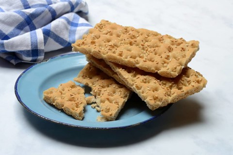 Crispbread on a plate, stacked