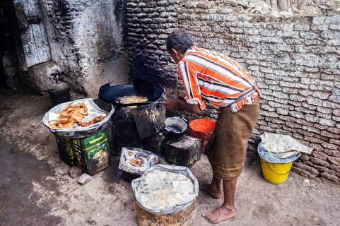 Traders preparing snacks in a dark alley in Zebid, Zabid, Yemen 1998 UNESCO World Heritage Site