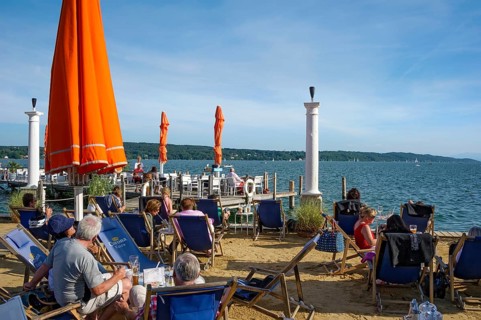 Sandy beach beach with deckchairs, lakeside restaurant, former Undosa wave pool, now H'ugo's Beach