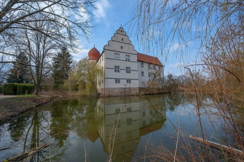 Moated castle, originally a manor house, converted into a Renaissance castle between 1612 and 1618,