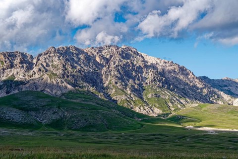 Mountain landscape around the Campo Imperatore high plateau in the Gran Sasso and Monti della Laga