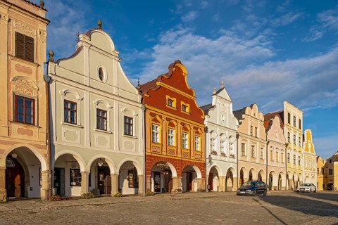 Renaissance-built and Baroque-remodelled houses with high gables and arcades, Zachariáše z Hradce