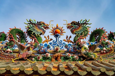 Dragon on the roof of a Chinese temple in Chinatown, Bangkok, Thailand