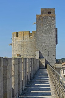 Battlements with Porte de la Reine, historic town fortifications, town wall with battlements, town