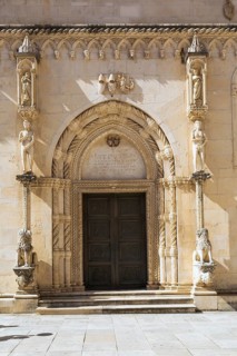 Arched entrance of the Cathedral of Saint James with decorative architectural details and carved