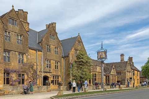 Honey-coloured houses, The Lygon Arms restaurant, pub sign, High Street, Broadway, Worcestershire,