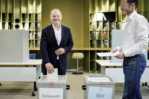 Olaf Scholz, Federal Chancellor (SPD), casts his vote for the European elections and for the