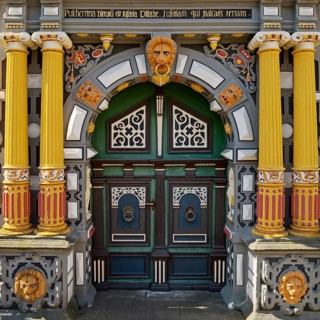 Main portal with colourful wood carving on Münden Town Hall, Weser Renaissance, Hann. Münden or