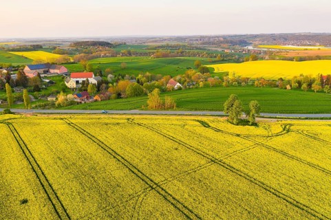 Aerial view of the village of Obermuschütz, in the background the Elbe valley with Göhrischfelsen,