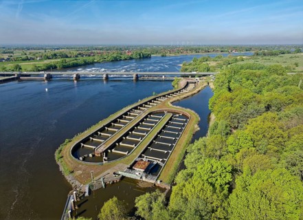 Fish ladder in the Elbe near Geesthachtt, behind it the bridge of the B404 over the Elbe.