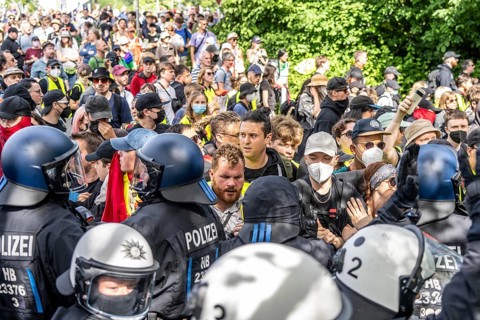 Riots in the run-up to the AFD party conference in Essen, demonstrators try to prevent AFD