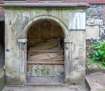 Chamber tomb monument of Sheriff and Lord Mayor Hugh Brown d 1653, St John's churchyard, Bristol,