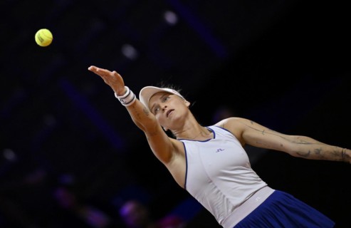 Marketa Vondrousova (CZE) action, serve, tennis, Porsche Cup 2024, Porsche Arena, Stuttgart,