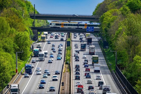 Eurobahn train, crossing the A3 motorway, traffic on 8 lanes, including the temporarily released
