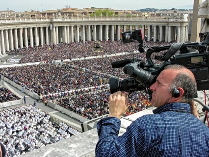 Cameraman at the inauguration ceremony of Pope Benedict XVI, Piazza San Pietro, St. Peter's Square,