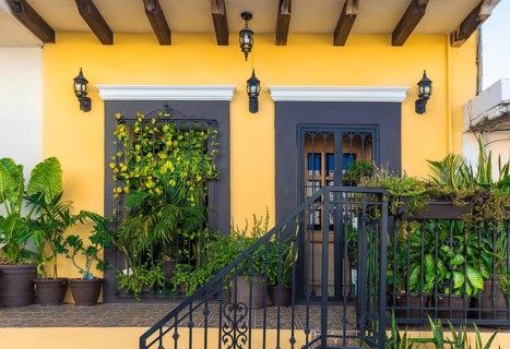 Mexico, Mazatlan, Colorful old city streets in historic city center near El Malecon promenade,