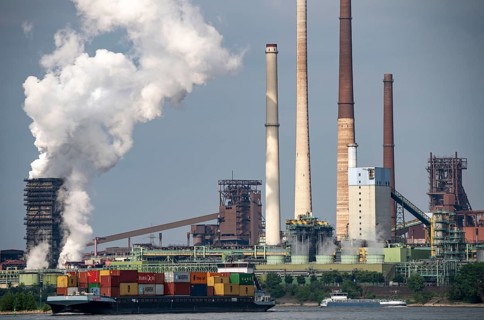 Rhine at Duisburg Bruckhausen, Marxloh, Thyssenkrupp Steel steelworks, blast furnaces, sintering