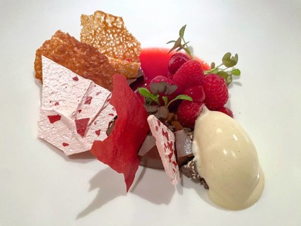 Dessert, dessert, vanilla ice cream, raspberries, chocolate, crisps, food, starred cuisine