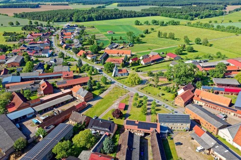 The town center of Wenze, a round town, is grouped around the town center. There is the village