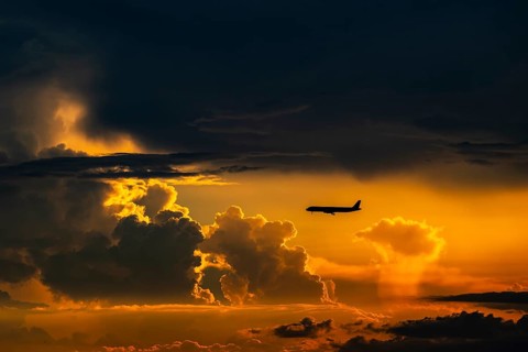 Storm clouds aircraft Vietnam Airlines Airbus A321-200, Bangkok, Thailand
