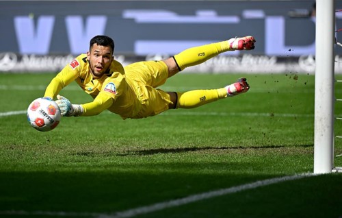 Parade Brilliant save Goalkeeper Mio Backhaus SV Werder Bremen SVW (30) Soccer Bundesliga,
