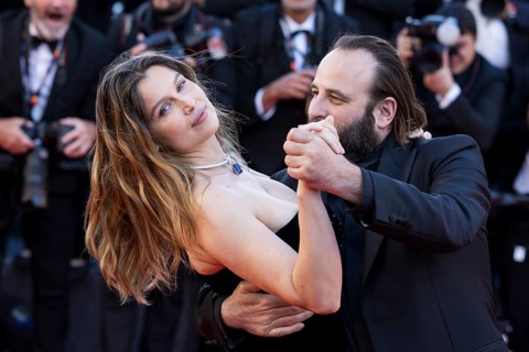 Laetitia Casta and Vincent Macaigne dance with Karma on the Red Carpet of the Palais des Festivals