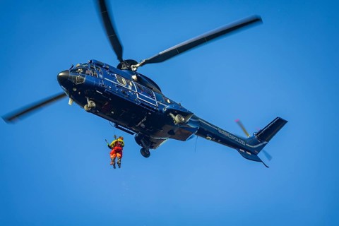Helicopter-based water rescue by DRK Wasserwacht together with the Federal Police at the Malter dam