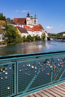 River Enns, museum footbridge with Bürgerspitalskirche and Michaelerkirche, Steyr, Traunviertel,