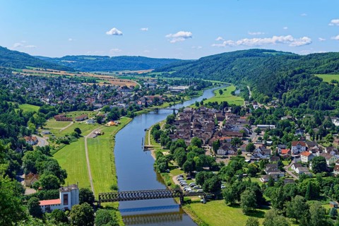 View of Bodenwerder and the Weser from above. Bodenwerder, Weser Hills, Lower Saxony, Germany