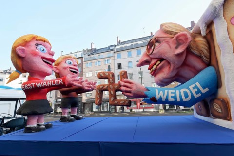Alice Weidel from the AfD as a Nazi witch, seduces first-time voters with gingerbread in hook