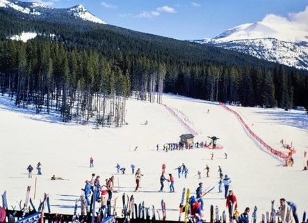 Skiing at Lake Louise ski resort, Banff National Park, Alberta, Rocky Mountains, Canada, 1981