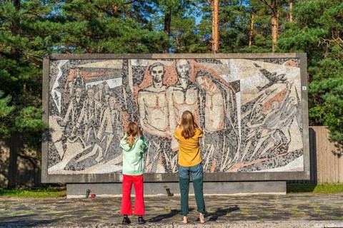 Woman and girl in front of the mosaic wall by artist Klaus Rößler, East German modernist art from